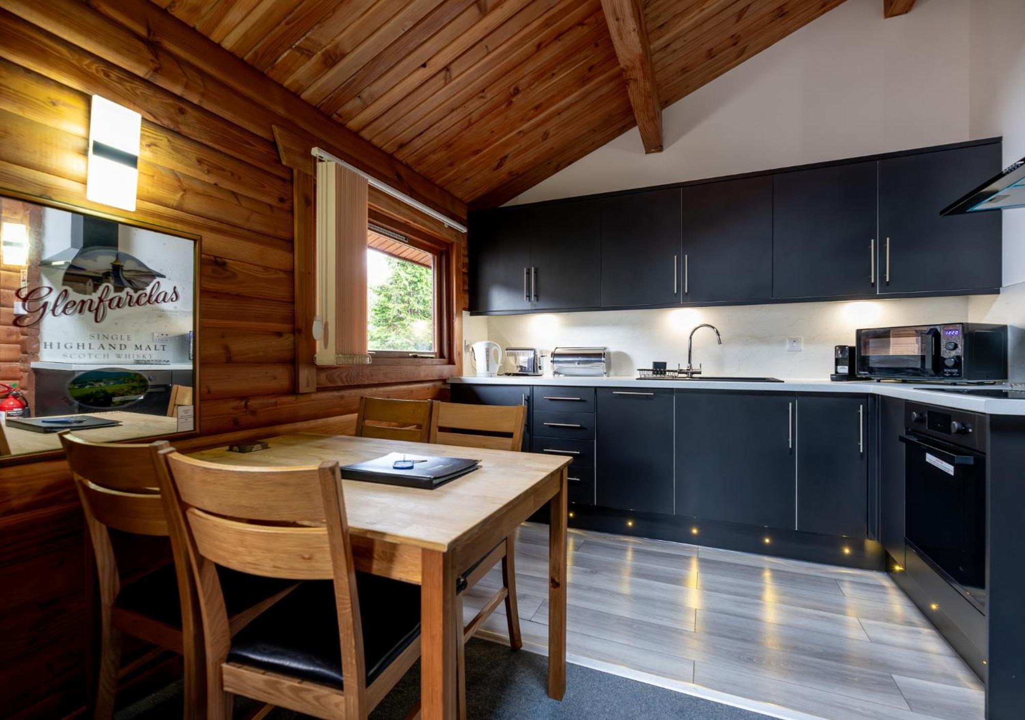 קינקרייג Loch Insh Chalets Ltd מראה חיצוני תמונה