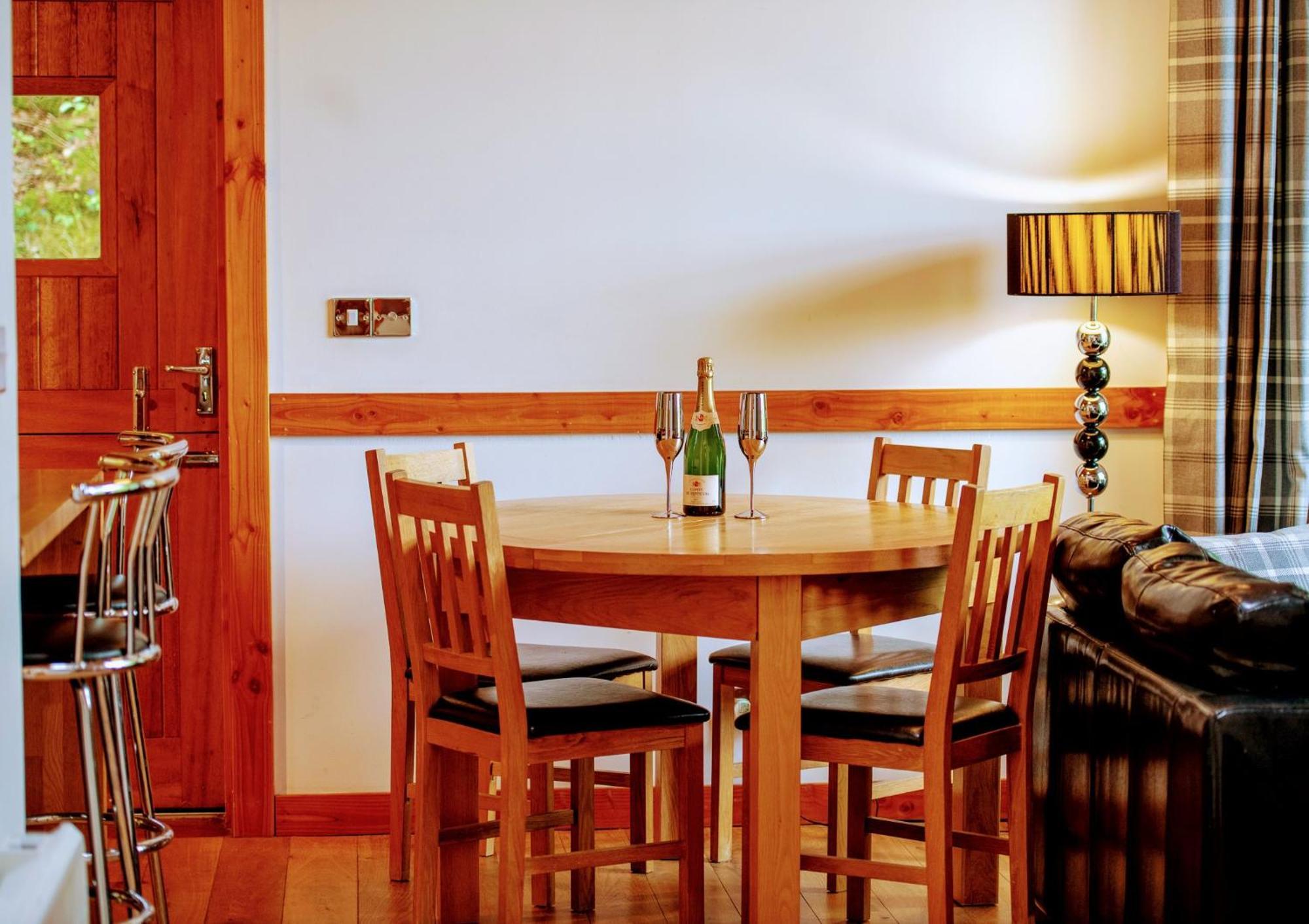 קינקרייג Loch Insh Chalets Ltd מראה חיצוני תמונה